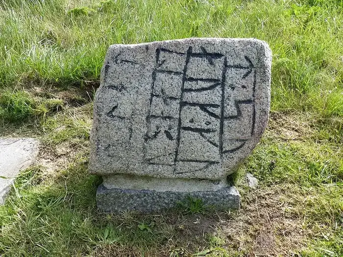 Rutsker-Stenen — gengivelse fra Wikimedia Commons